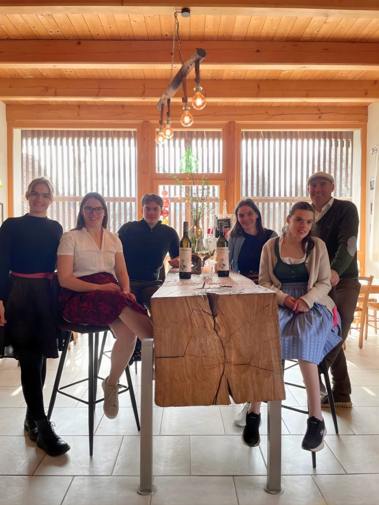 Familie Skoff im Genussladen