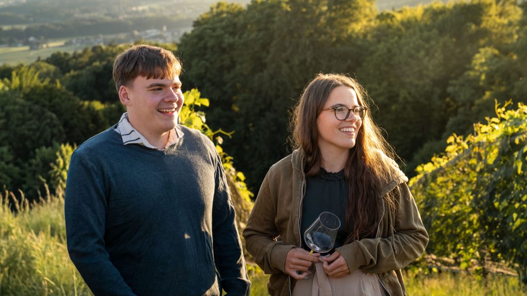 Nepomuk und Antonia im Weingarten